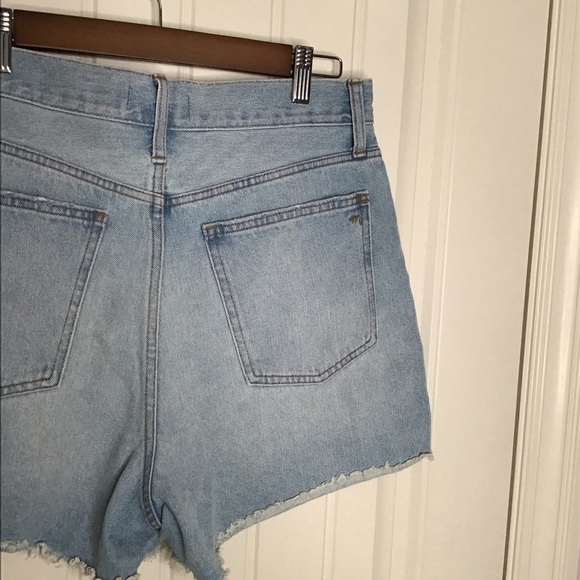Madewell The MomJean Short in Byers Wash Ripped Edition. - Picture 7 of 11
